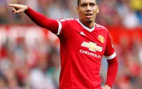Man Utd chê "tiền tấn" vì Chris Smalling
