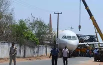 Sập cần cẩu làm rơi máy bay Airbus tại Ấn Độ