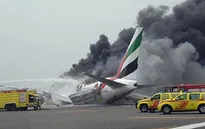 Vụ cháy máy bay ở Dubai: Vì sao 300 người sống sót?