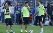 Xem Messi và Suarez đọ tài sút bóng "hạ" flycam