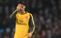 Fan Arsenal hãy ngừng khắt khe, Ozil xuất chúng hơn cả!