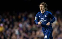 Sau Kroos, Real Madrid "giữ chân" Modric đến năm 2020