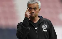 HLV Mourinho chê hàng thủ Man Utd trong trận thắng Wigan