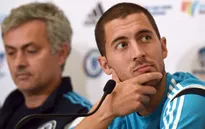 Mourinho nhận "gạch đá" từ trò cũ ở Chelsea