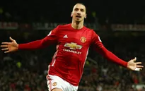 Zlatan Ibrahimovic nhận cú đúp danh hiệu tháng 12