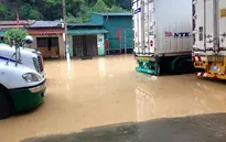 Mưa lớn bất thường, cửa khẩu Tân Thanh ngập nặng