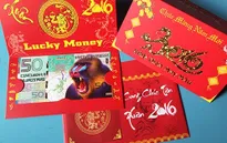 Tiền lì xì hình khỉ “đắt khách” dịp Tết Bính Thân 2016