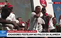 Nani và Renato Sanches trổ tài hát beatbox trong lễ ăn mừng của ĐT Bồ Đào Nha