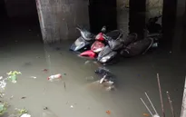 TP.HCM: Giải cứu kịp thời hàng trăm xe máy trong hầm xe ký túc xá