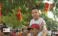 Người dân thành phố Huế chào đón đoàn đua xe đạp quốc tế VTV Cúp Tôn Hoa Sen 2016