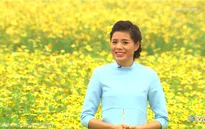 Nguyễn Thị Huyền khoe tài rán nem và gói bánh chưng trong dịp Tết