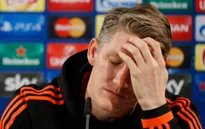 CĐV Man Utd đồng lòng kêu gọi Mourinho giữ chân Schweinsteiger