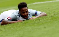Sterling "được" CĐV Anh gây quỹ để... rời EURO 2016 càng sớm càng tốt