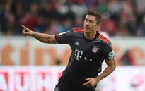 Augsburg 1-3 Bayern Munich: Lewandowski chấm dứt cơn hạn bằng cú đúp