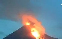 Mexico sơ tán hàng trăm người do hoạt động của núi lửa