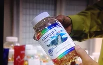 Phát hiện hàng nghìn lọ Omega-3, mỹ phẩm giả