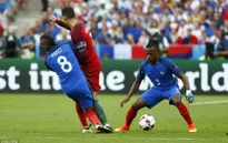 Dimitri Payet giải thích về pha va chạm với Ronaldo