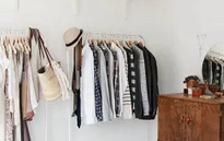 Cách một nhà thiết kế sắp xếp tủ quần áo trong căn phòng nhỏ