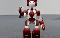 Robot chào đón du khách ở sân bay Nhật Bản