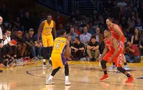 Los Angeles Lakers đánh bại Houston Rockets trong ngày ra quân