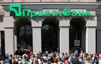 Ukraine quốc hữu hóa ngân hàng lớn nhất