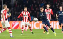 Atletico Madrid bị 10 người của PSV cầm chân tiếc nuối ở lượt đi