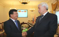 Phó Thủ tướng Trịnh Đình Dũng gặp Thống đốc thành phố Saint Petersburg