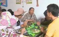 Ấm lòng quán cơm 2.000 đồng cho người nghèo ở Phú Yên
