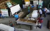 Philippines: Cai nghiện bằng cách… học đóng quan tài