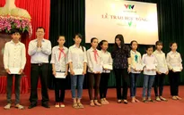 Quỹ Tấm lòng Việt trao 75 suất học bổng cho học sinh 3 huyện ở Hà Nội