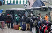 Vẫn còn hàng trăm trẻ em tị nạn vô gia cư chưa rời trại Calais
