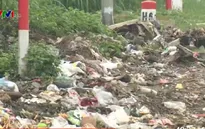 Sơn Tây: Ùn ứ hàng nghìn tấn rác do người dân chặn xe chuyên chở