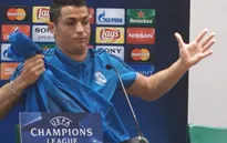 Ronaldo bực tức rời họp báo vì bị hỏi về quả penalty của Messi