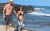 Megan Fox gợi cảm khoe bụng bầu bên chồng cũ ở Hawaii