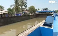 Huy động sà lan chở nước ngọt về TP Rạch Giá