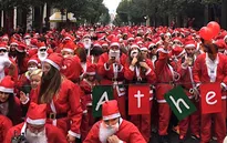 Mặc quần áo ông già Noel, chạy thi quãng đường 2,5km
