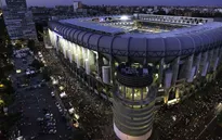Cảnh sát Madrid đụng độ CĐV ngay bên ngoài Bernabeu