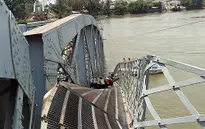 Sập cầu Ghềnh do thuyền trưởng vi phạm quy tắc giao thông đường thủy