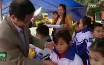 Quỹ Tấm lòng Việt tặng áo ấm cho học sinh nghèo ở Thái Bình