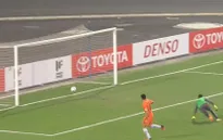 VIDEO: Cú sút đưa bóng chạm hai cột dọc của Gaston Merlo