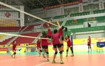ĐT Bóng chuyền nữ Việt Nam tập thích nghi với nhà thi đấu Hà Nam