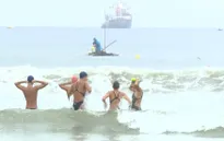 Sóng biển - khó khăn lớn nhất của bơi đường dài