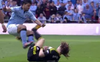Sao Chelsea "rùng mình" vì pha vào bóng rợn tóc gáy của Aguero