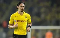 Liverpool khủng hoảng hàng thủ, Klopp tính rút ruột Dortmund