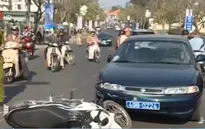 Xe biển xanh gây tai nạn liên hoàn, 1 người bị thương nặng