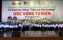 Tặng học bổng cho tân sinh viên vượt khó khu vực Bắc Trung Bộ
