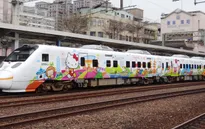 Hút mắt tàu tốc hành Hello Kitty