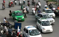 Taxi ngoại tỉnh “tấn công” nội đô Hà Nội