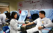 Thầy thuốc trẻ tiên phong hiến máu tình nguyện