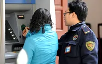Ngân hàng sẽ chi tiền mặt trả lương tại doanh nghiệp khi cần thiết